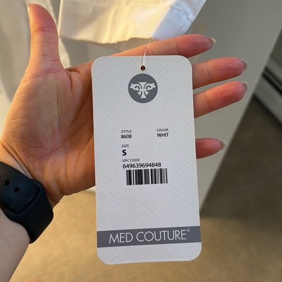 Small white lab coat, tags on, never worn - Picture 4 of 4